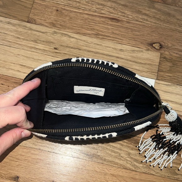NWT Universal Threads Woven Clutch with Beaded Tassel - Picture 3 of 7